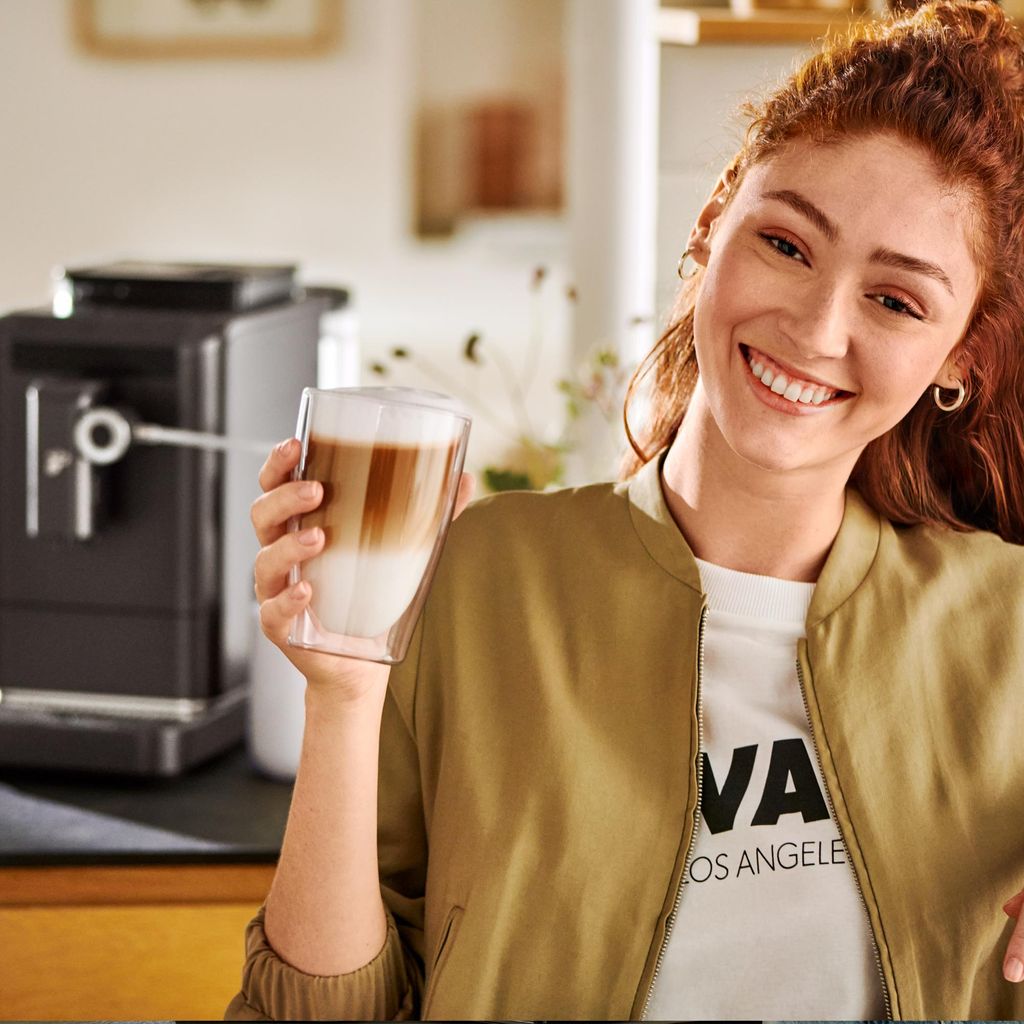 Tchibo Kaffeevollautomat Esperto2 Milk mit One - Touch Milchfunktion und 2 - Tassen - Funktion für Espresso, Caffè Crema, Capuccino und Milchschaum, Granite Black