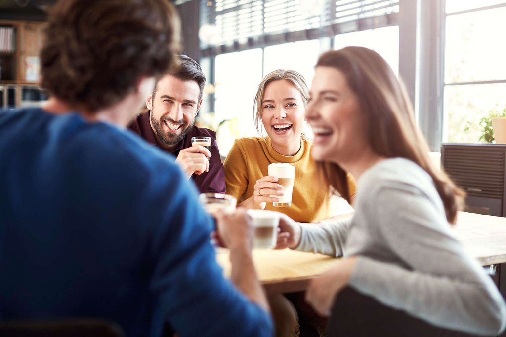 Philips Kaffeevollautomat 3200 Series, 5 Kaffeespezialitäten, LatteGo Milchsystem, Touchdisplay, Schwarz (EP3246/70)