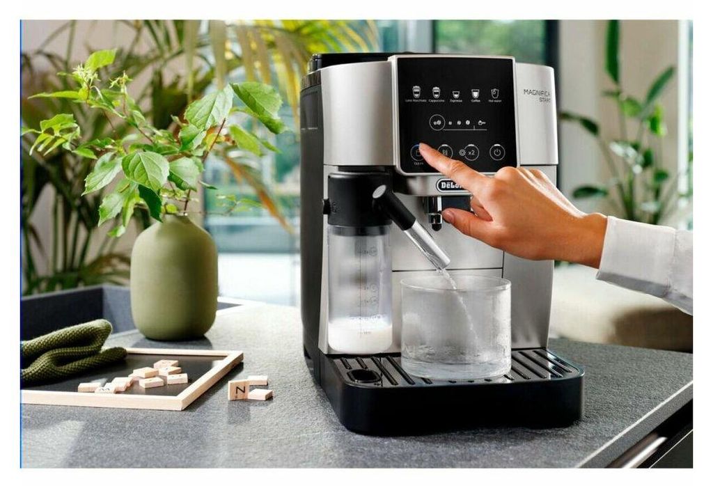 De'Longhi De’Longhi ECAM 220.80.SB Kaffeevollautomat Magnifica Start Milk